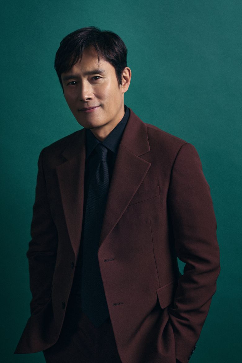 이병헌은 오랜시간 우여곡절을 겪으며, 영화의 공개 여부조차 암담하던 시절을 기억했다. 드디어 오는 26일 극장의 커다란 스크린을 통해 영화가 관객들을 찾아가게 된 감격을 연신 표현했다. [바이포엠스튜디오제공]