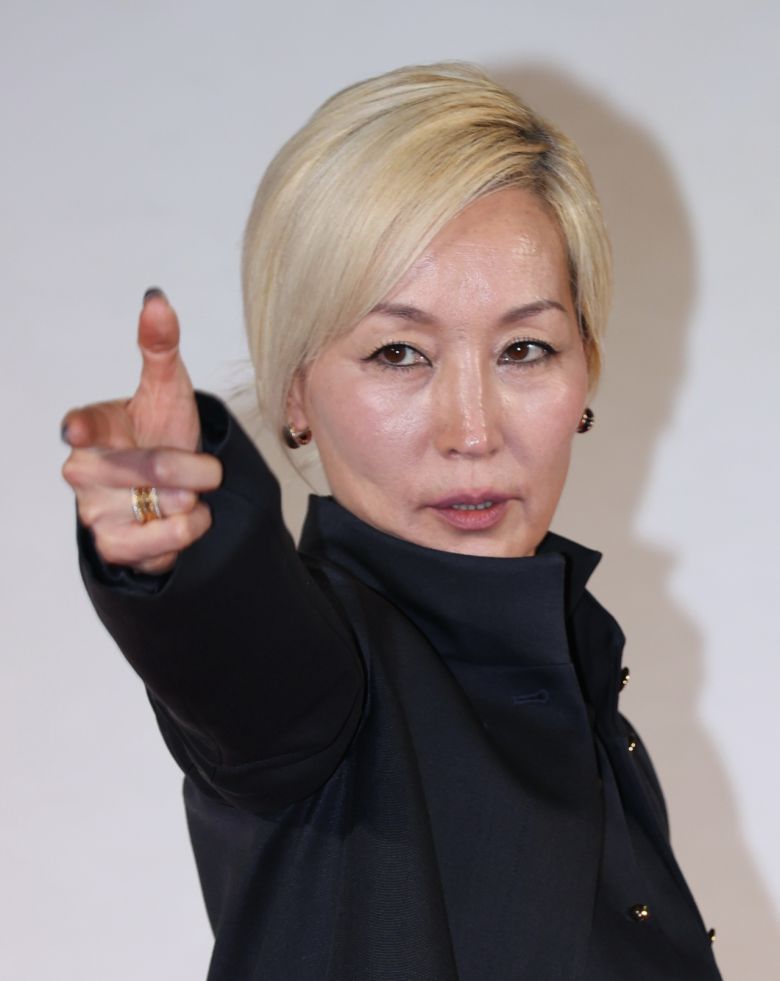 배우 이혜영이 27일 서울 광진구 롯데시네마 건대입구점에서 열린 영화 ‘파과’ 제작보고회에서 포즈를 취하고 있다.