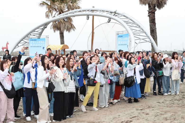 제주에 온 일본인들. 보람찬 ‘쓰담 플로깅’ 여행까지 참여하는 등 일본인의 방한여행이 다채로워지고 있다.