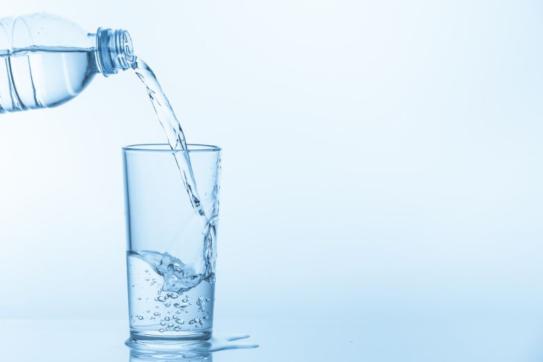 미세먼지가 많은 날에는 물을 충분히 마시는 것이 가장 좋다. [123RF]