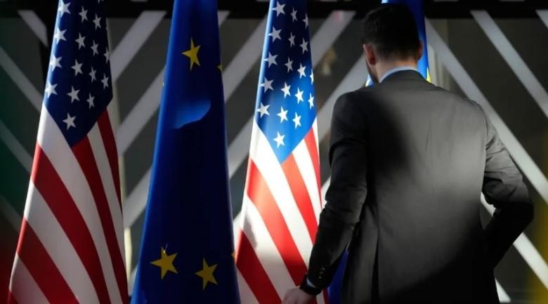 유럽연합 깃발과 미국 성조기. [AP]
