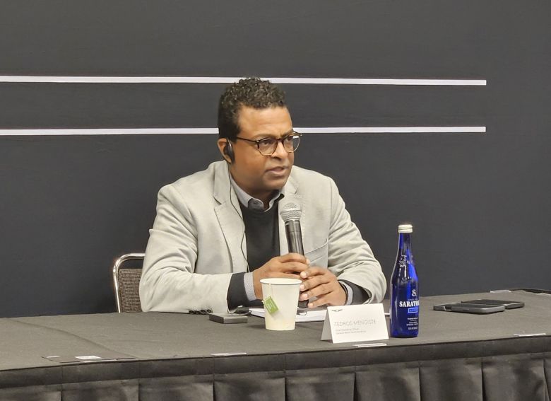 테드 멘지스테 제네시스 북미법인 COO가 지난 16일(현지시간) 미국 뉴욕 ‘제이콥 재비츠 컨벤션 센터’에서 열린 간담회에서 발언하고 있다. 뉴욕=서재근 기자