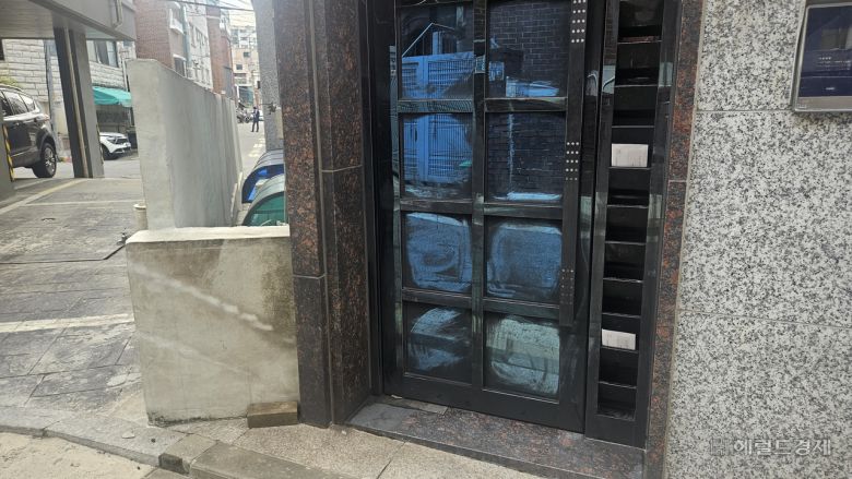 21일 오전 방화 용의자인 A씨는 자신이 거주하던 인근 빌라 3군데에 불을 질렀다. 박지영 기자.