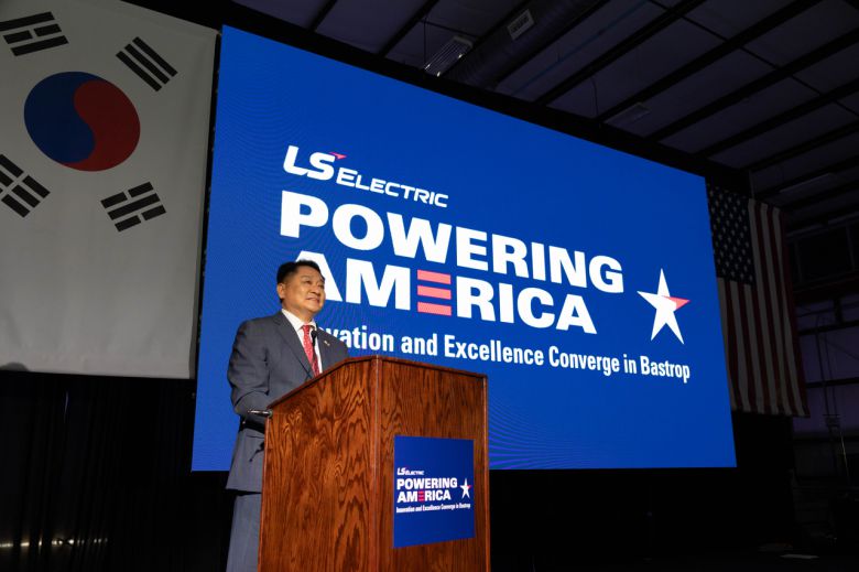 구자균 LS일렉트릭 회장이 14일(현지시간) 미국 텍사스주 배스트럽 캠퍼스 준공식에서 환영사를 하고 있다. [LS일렉트릭 제공]