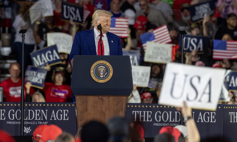 29일(현지시간) 도널드 트럼프 대통령이 취임 100일을 기념해 미시간주 워런에 위치한 머콤 카운티 커뮤니티 칼리지 스포츠 엑스포 센터에서 연설하고 있다. [UPI]