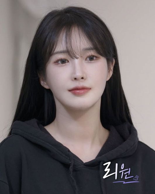 레즈비언 연애 예능 ‘너의 연애’ 출연자 리원이 과거 인터넷 성인방송 진행자로 활동했다고 밝혔다. [웨이브]