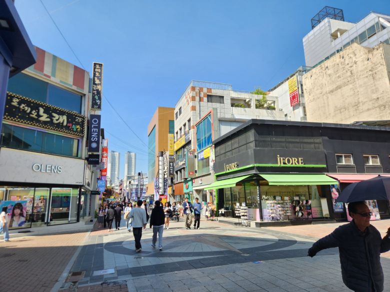 지난달 30일 오후 충북 청주시 최대 번화가 성안길 일대. 이영기 기자.