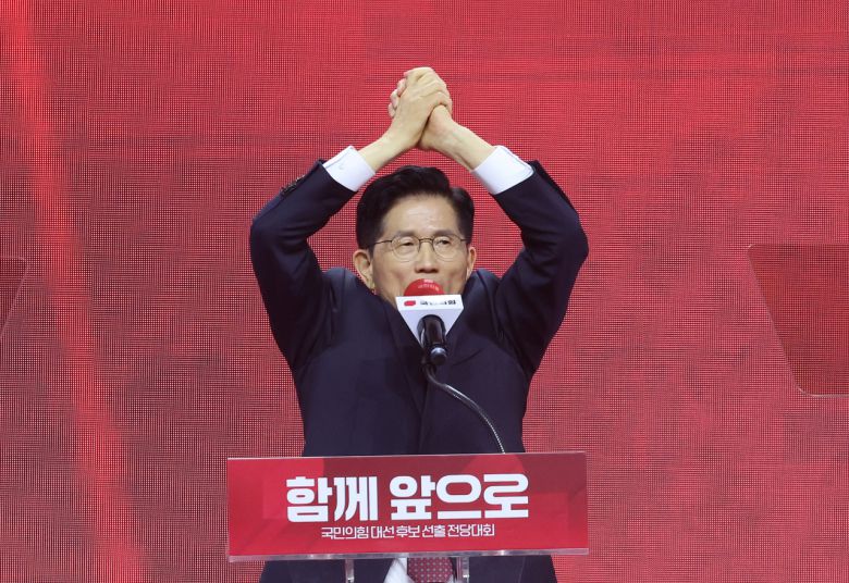 국민의힘 대선 후보로 선출된 김문수 후보가 3일 경기 고양시 킨텍스에서 열린 국민의힘 전당대회에서 수락 연설을 하고 있다. [연합]