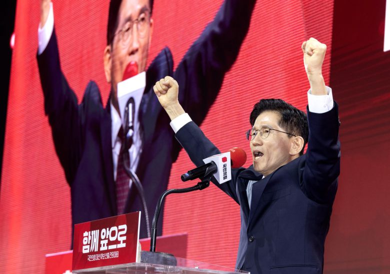 국민의힘 대선 후보로 선출된 김문수 후보가 3일 경기 고양시 킨텍스에서 열린 국민의힘 전당대회에서 수락 연설을 하고 있다. 2025.5.3 [공동취재] [연합]