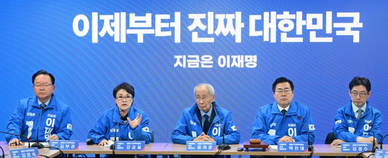 강금실 더불어민주당 총괄선거대책위원장이 7일 오전 서울 여의도 더불어민주당 중앙당사에서 열린 중앙선거대책위원회의에 참석해 발언하고 있다. 이상섭  기자