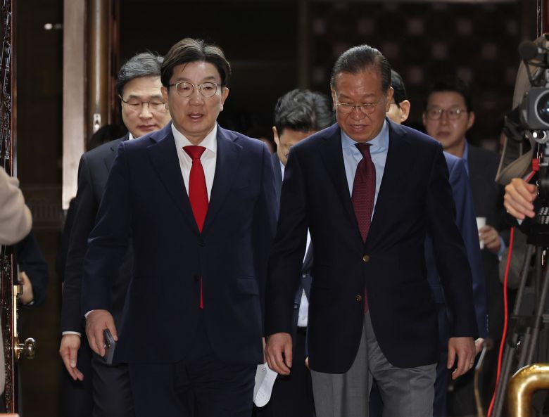 국민의힘의 권영세 비상대책위원장과 권성동 원내대표 [연합]