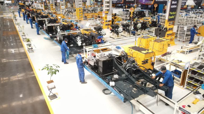 HD현대건설기계 인도공장 생산라인 전경 [HD현대건설기계 제공]