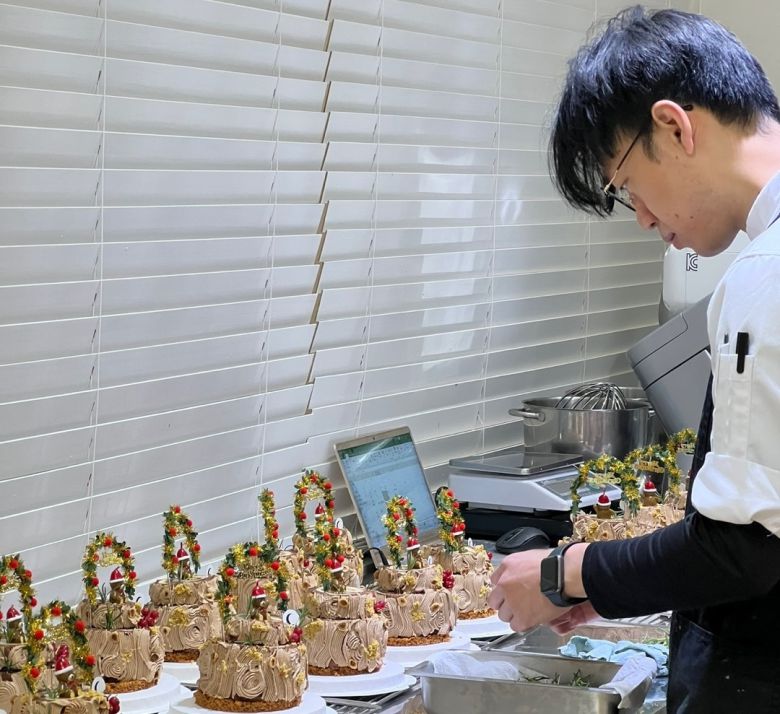 케이크를 만드는 방준호 셰프. 레브두 제공
