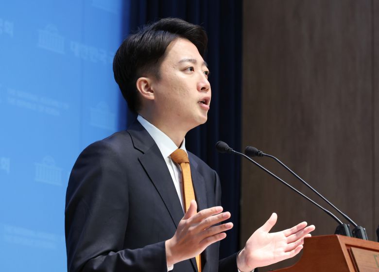 이준석 개혁신당 대선 후보가 제21대 대통령 선거 공식 선거운동 첫날인 12일 서울 여의도 국회 소통관에서 선거 구상 발표를 하고 있다. [연합]