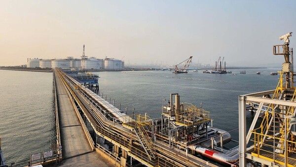 포스코인터내셔널 광양LNG터미널 전경. [포스코홀딩스 제공]