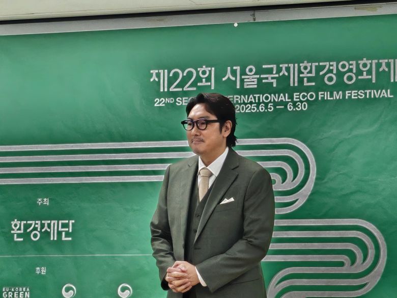 14일 서울 중구 환경재단 레이첼카슨홀에서 열린 기자간담회에서 홍보대사 ‘에코프렌즈’로 위촉된 조진웅 배우. 김광우 기자.