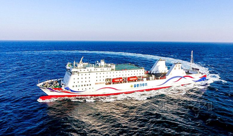 포항~울릉간 운항하는 울릉크루즈 뉴씨다오펄호[울릉크루즈 제공]