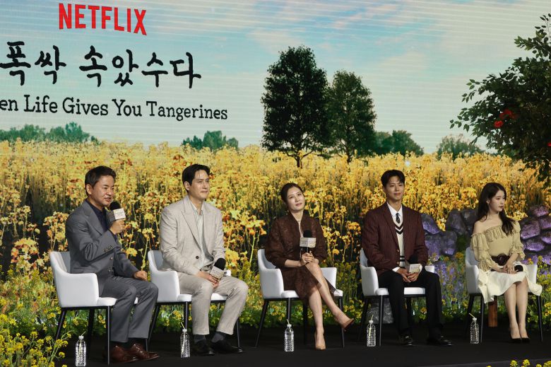 사진은 서울 여의도 콘래드호텔에서 열린 넷플릭스 ‘폭싹 속았수다’ 제작발표회에서 인사말을 하고 있는 김원석 감독 [연합]