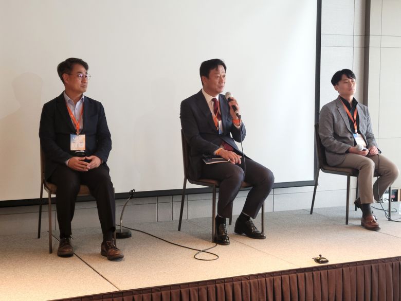 왼쪽부터 김대수 HLB뉴로토브 대표, 김도연 HLB제넥스 대표, 심경재 HLB펩 대표가 22일 HLB포럼에서 기자간담회를 개최했다. [HLB그룹 제공]