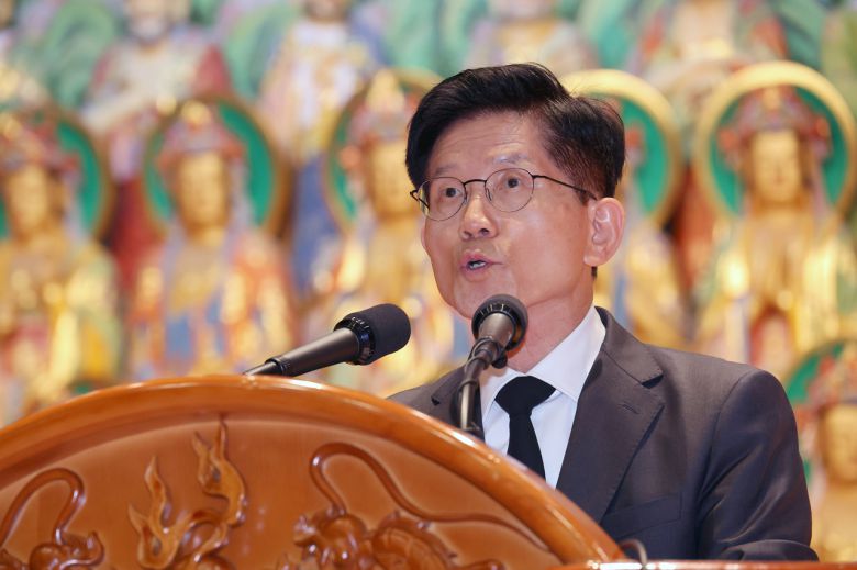 김문수 국민의힘 대선 후보가 24일 충북 단양군 구인사에서 열린 상월원각대조사 제51주기 열반대재에서 추도사를 하고 있다. [연합]