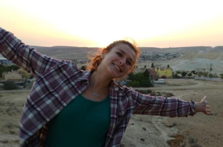 지난 21일(현지시간) 워싱턴 D.C.의 이스라엘 대사관 인근에서 발생한 총격사건으로 사망한 이스라엘 공관원 사라 밀그림(26)의 생전 모습. [월스트리트저널(WSJ) 캡처]