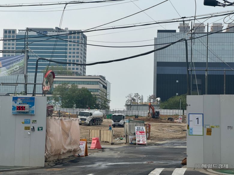 재개발 공사가 진행되고 있는 경기도 의왕시 부곡 가구역 현장 모습. 신혜원 기자