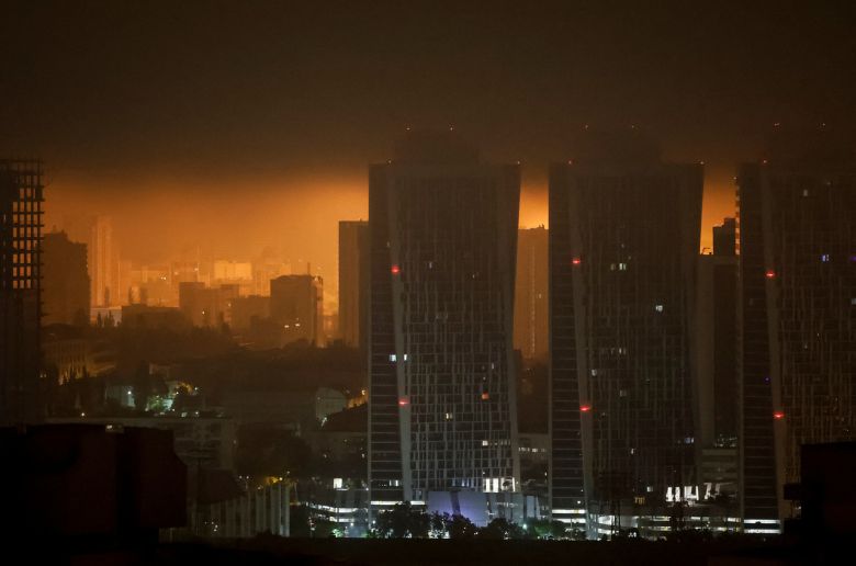 우크라이나 키이우에서 러시아의 드론 공격이 벌어지고 있다. [로이터]