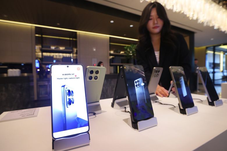 샤오미가 한국 시장 본격 진출을 선언하며 선보인 스마트폰 [사진, 연합뉴스]