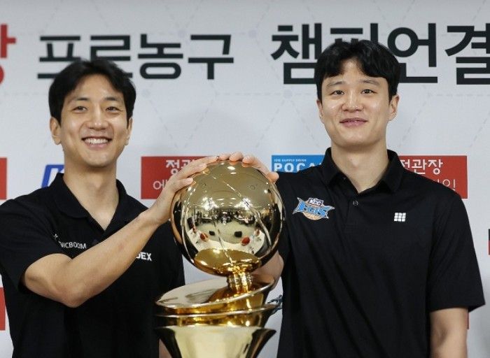 프로농구 부산 KCC에서 한솥밥을 먹게 된 허훈(왼쪽)과 허웅 형제    [연합]