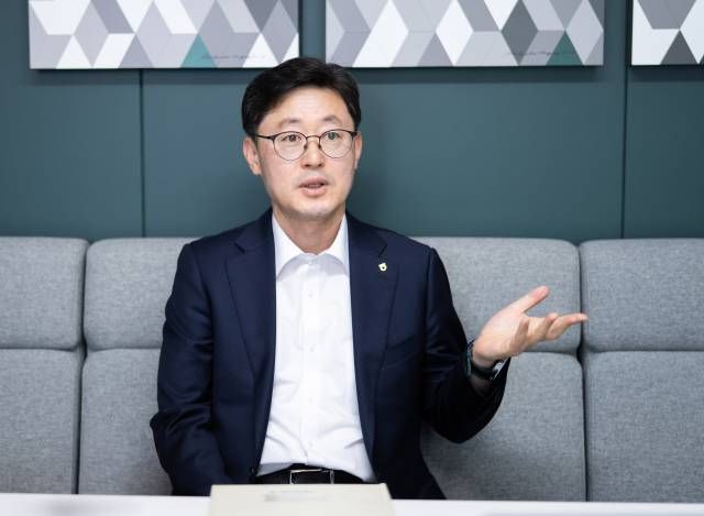 조장균 NH농협은행 외환사업부장은 최근 서울 중구 농협은행 본점에서 헤럴드경제와 만나 “농협의 전국적 영업망을 강점으로 활용해 외국인 근로자를 위한 맞춤형 서비스를 강화할 것”이라며 “이는 농촌지역 활성화라는 농협 본연의 목적도 실현하는 것”이라고 말했다. [농협은행]