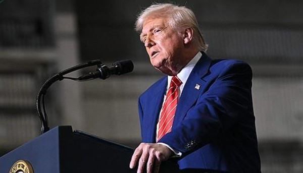 US스틸 공장에서 연설하는 미국 도널드 트럼프 대통령. [연합]