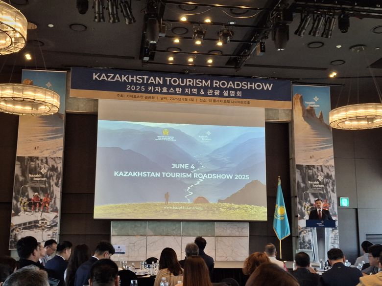 누르갈리 아르스타노프 주한 카자흐스탄 대사가 4일 열린 카자흐스탄 관광설명회에서 인사말을 하고 있다. [김성우 기자]