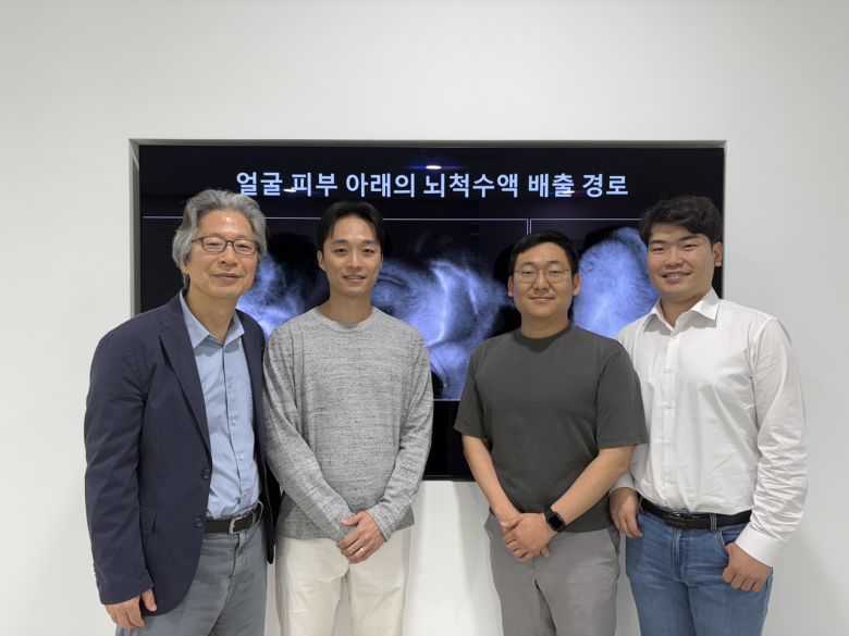 고규영(왼쪽부터) IBS 혈관 연구단장, 홍선표 연구위원, 진호경 선임연구원, 윤진희 선임연구원.[IBS 제공]