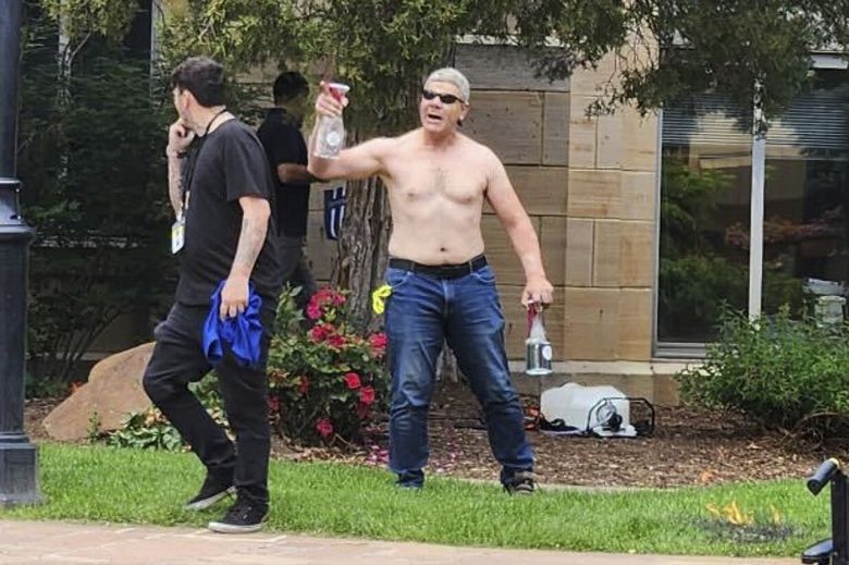 미 콜로라도 ‘화염병 투척’ 용의자의 범행 당시 모습 [AP]