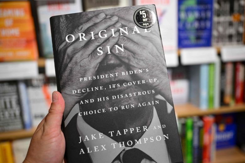 뉴욕의 한 서점에 있는 ‘오리지널 신(Original Sin·원죄)’ [AFP]