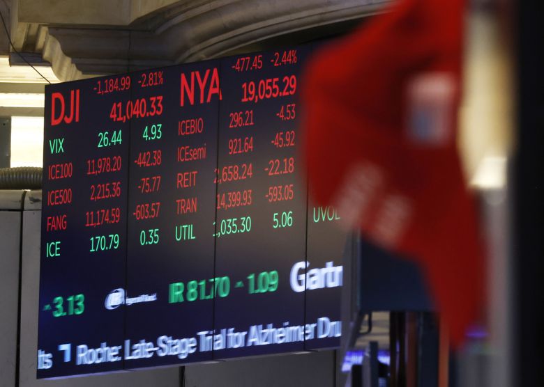 지난 4월  뉴욕증권거래소(NYSE)에서  MAGA(미국을 다시 위대하게) 모자가 걸려 있다. [UPI]