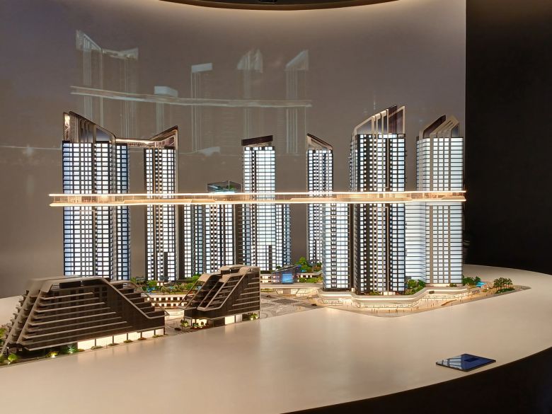 HDC현대산업개발의 용산정비창 전면1구역 ‘더라인330’ 단지 모형도. 김희량 기자