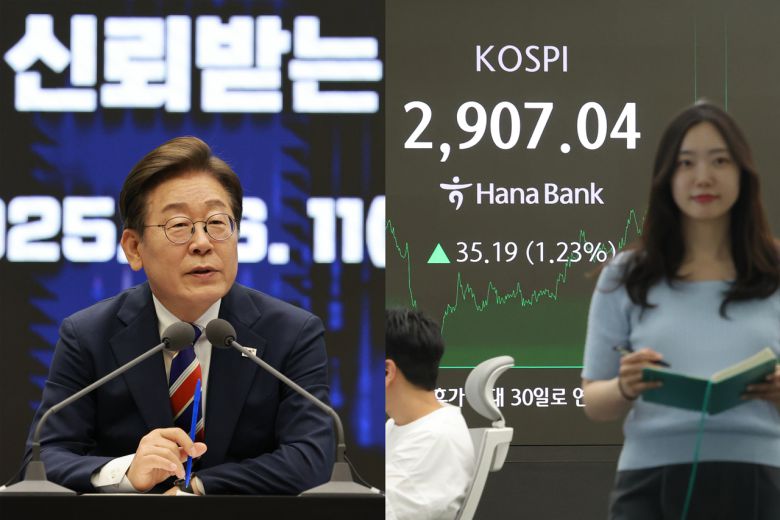 ·이재명(왼쪽) 대통령이 11일 서울 영등포구 한국거래소에서 열린 주식시장 불공정거래 근절을 위한 현장 간담회에서 참석자 질문에 답하고 있다. 코스피가 2900대에 안착한 11일 서울 중구 하나은행 딜링룸 현황판에 코스피 종가가 표시돼있다. [대통령실통신사진기자단·연합]