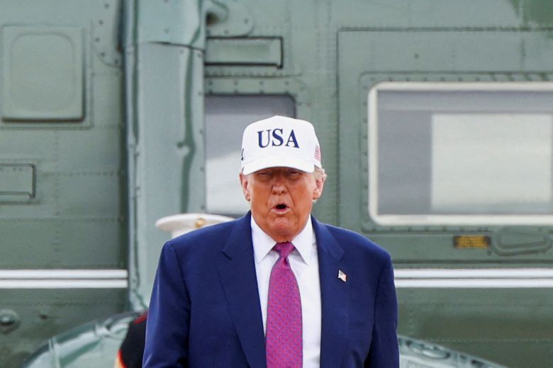 도널드 트럼프 미국 대통령이 10일(현지시간) 노스캐롤라이나 포트 브래그 육군기지를 방문해 연설하고 있다. [로이터]