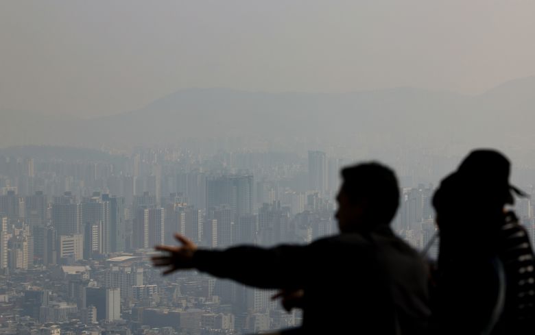 미세먼지로 뿌연 서울.[연합]