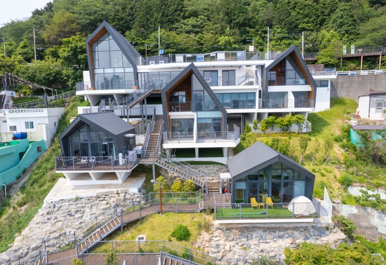 지난 12일 개관식을 하고 본격 운영에 들어간 천마산 게스트하우스 전경. [부산 서구 제공]