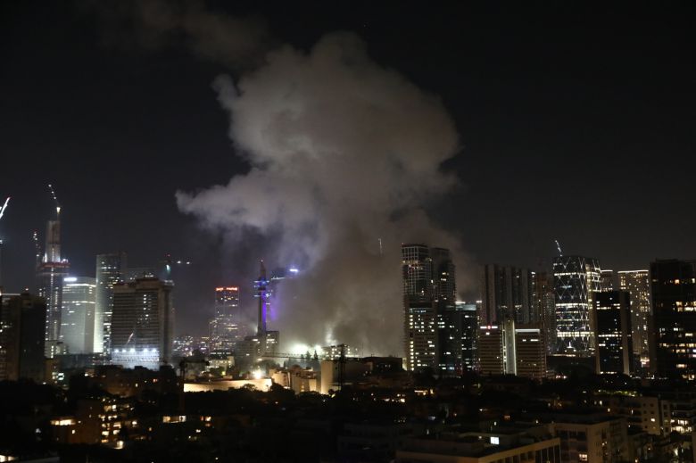 이란이 13일(현지시간) 이스라엘의 공습으로 자국 핵시설에 피해를 본 데 대한 보복으로 미사일을 다량 발사했다. [로이터]