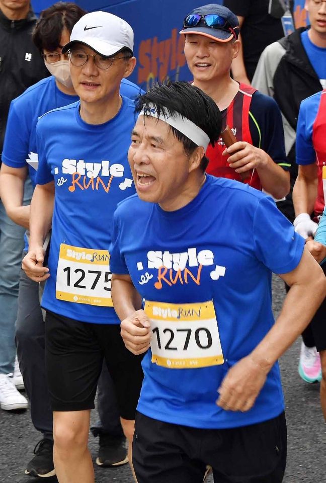 마라톤하는 서강석 송파구청장