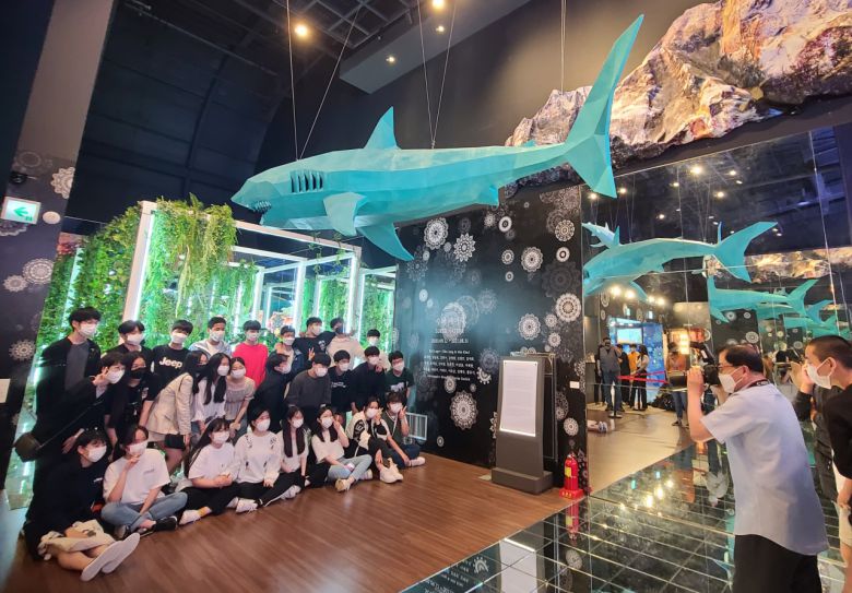 체험학습을 나온 학생들이 기념사진을 찍고 있다. [헤럴드경제 DB]