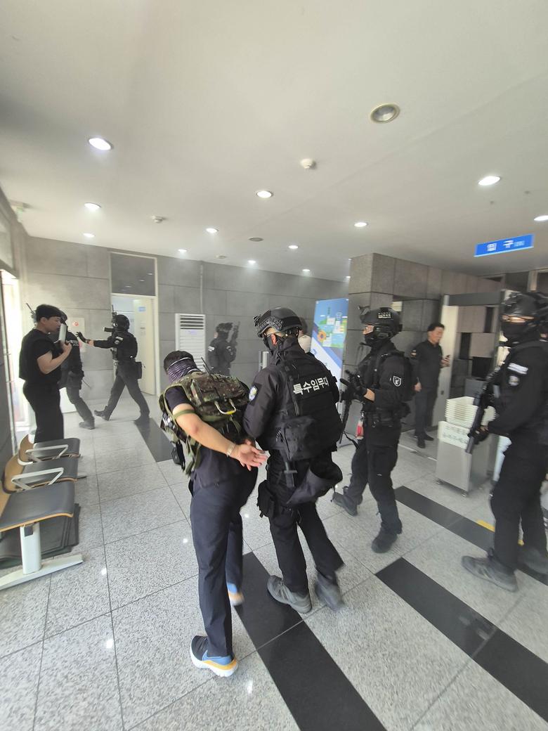 지난해 실시된 드론 테러에 대비한 물리적방호 유관기관 합동 테러 대응훈련.[한국원자력연구원 제공]