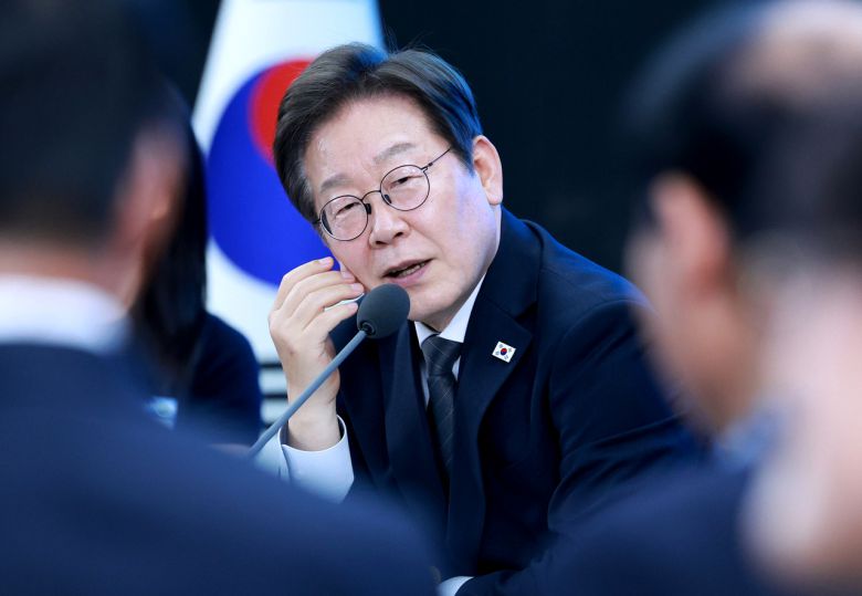이재명 대통령이 25일 광주광역시 국립아시아문화전당에서 ‘광주시민·전남도민 타운홀미팅’을 하며 발언하고 있다. [대통령실통신사진기자단] [연합]