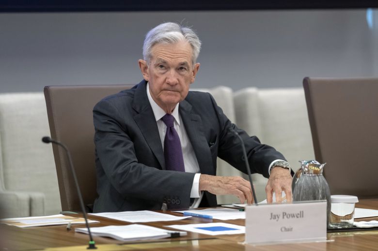 제롬 파월 연방준비제도(연준·Fed) 의장이 25일(현지시간) 워싱턴에서 열린 연방준비제도이사회 공개 회의에 참석하고 있다. [AP]