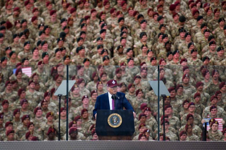 도널드 트럼프 미국 대통령이 지난 10일 미 육군 250주년 기념 행사에서 연설을 하고 있다. [AFP]