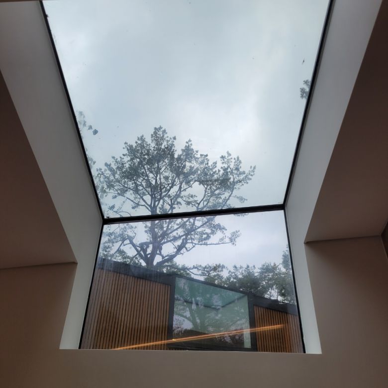 밤 하늘 별자리도 볼 수 있게 뻥뚤린 천정