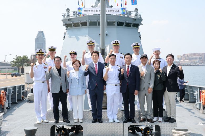 포항시는 28일 대한민국 해군 1함대사령부 포항함(FFG)과 자매결연 협약을 체결했다.[포항시 제공]